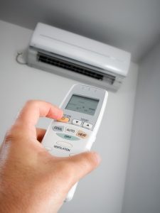 hand-with-remote-for-ductless-air-handler